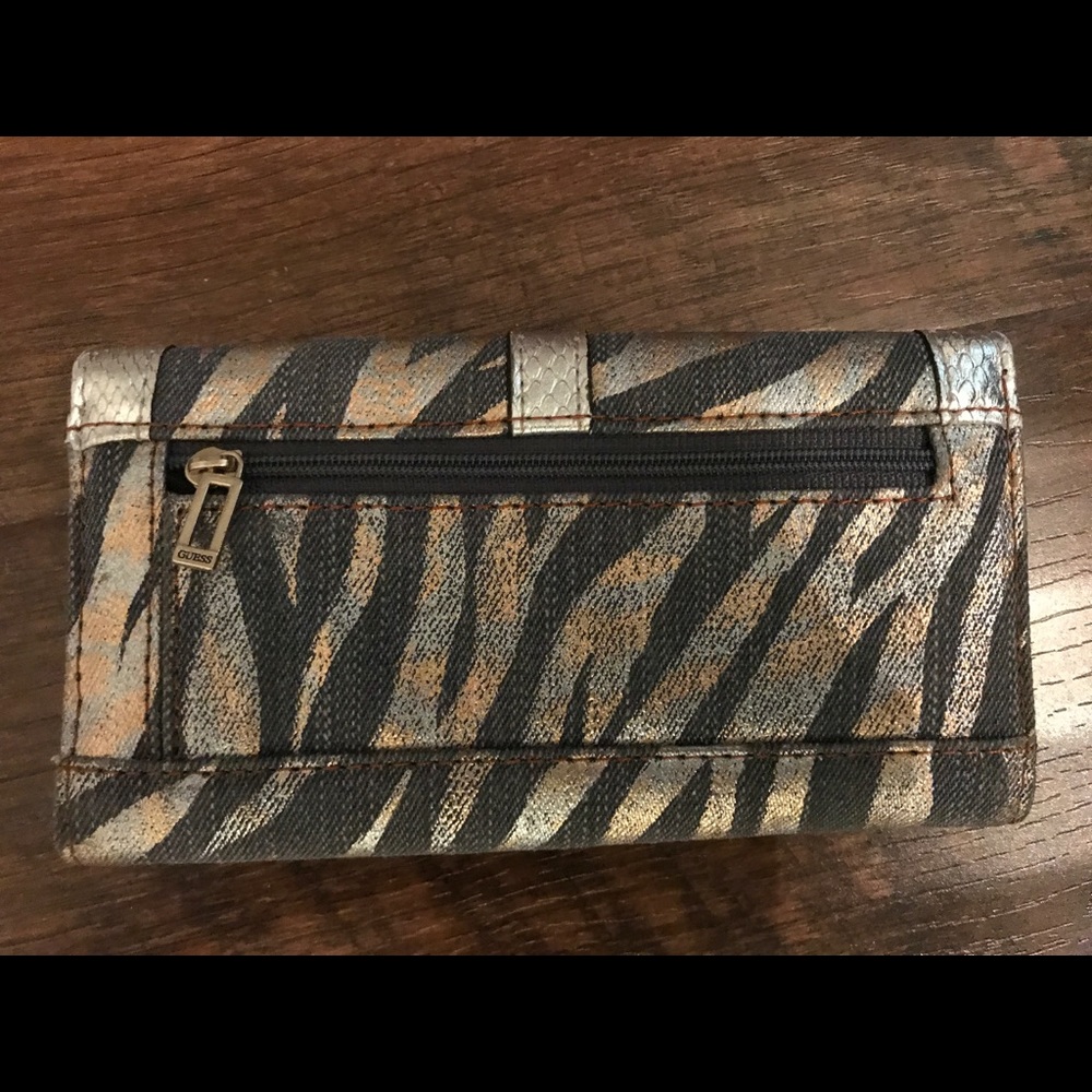 Guess Wallet - Picture 2 of 5